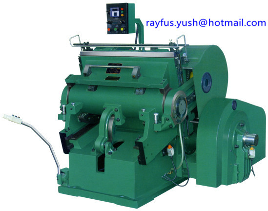 Machine se plissante de découpage de plateau pour différents matériaux une