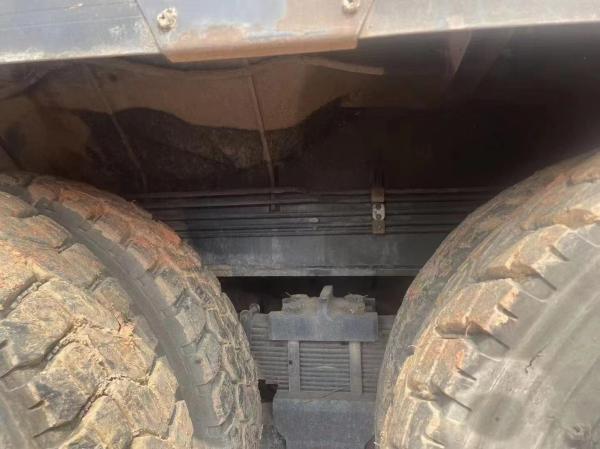 Cran de camion orange 50T en bon état et coût de location d'équipement de construction