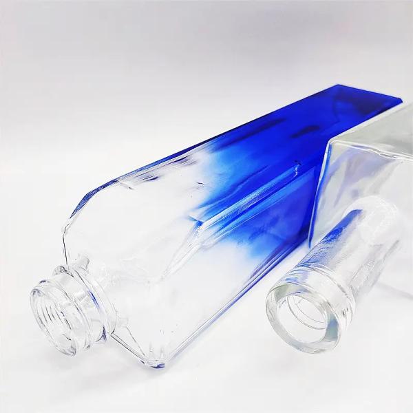 280ml Capacity Gradual Change Blue Square Glass Wine Bottle with Alumina Screw Cap