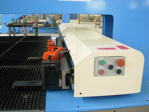 Máquina de perfuração hidráulica 60 m/min da torreta do CNC com sistema de FANUC