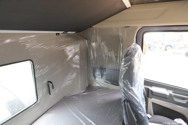 Trator de GNL de segunda mão Sinotruk HOWO MAX 6X4 460hp Com 2 mudanças para trás