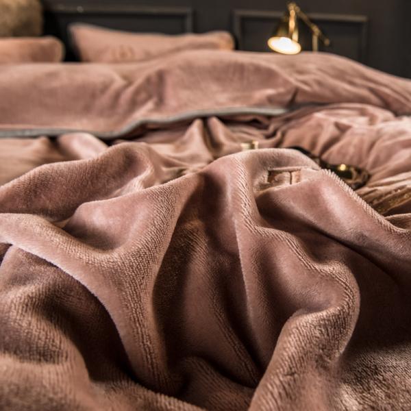 Home Grade Grade A Customized Solid Milk Velvet Embroidery Bonded Four Piece Set