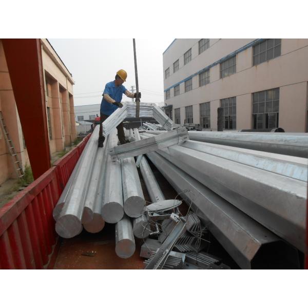 12m Galvanized Painted 400W Round Solar Street Lighting Poles For Road / Highway