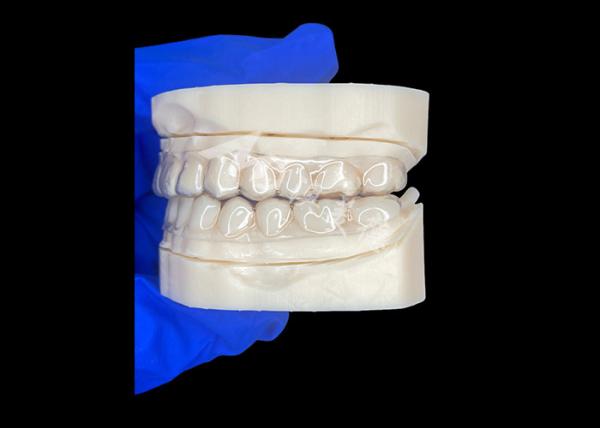 Obtenha o seu sorriso perfeito com o nosso aparelho ortodôntico de retenção invisível