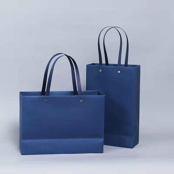 Logotipo personalizado Bolso de papel regalo de lujo negro con mango con impresión flexo