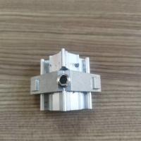 45 degrés connecteur coulissant fenêtre et porte connecteur fenêtre en aluminium coin avec trou carré