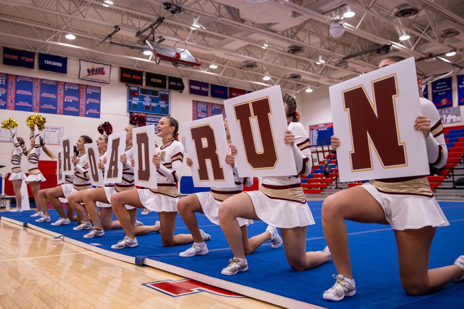 Custom Cheer Signs – Personalized Corrugated Plastic Signs for Teams, Schools & Events