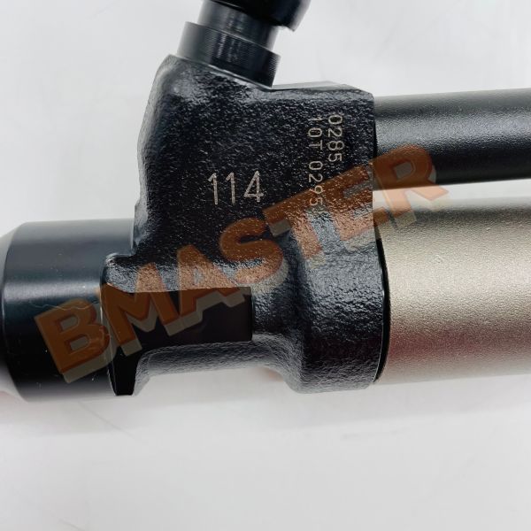 095000-0285 Model Densoo Injector For F17D-T Engine With Stainless Steel Construction