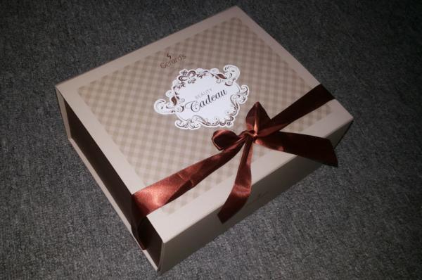 Beautiful design customized rigid paper folding packaging box with silk ribbon on the 2 sides