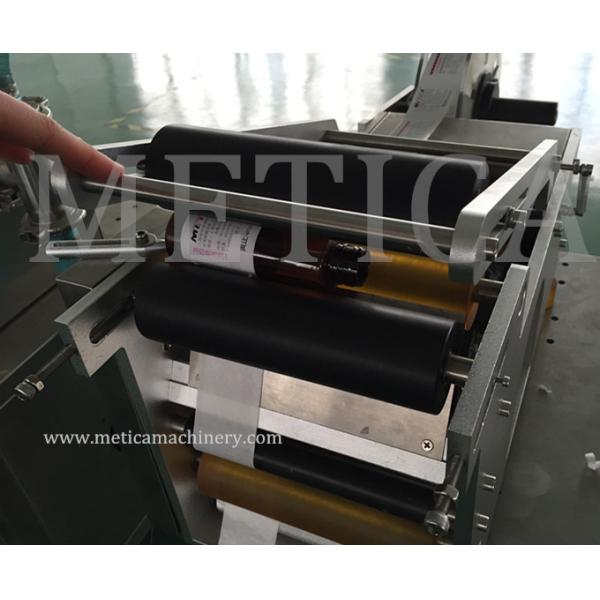 Semi Automatic Low Cost Bottle Labeling Machine Paper Plastic Metal Label Type 500-1000 BPH Capacity