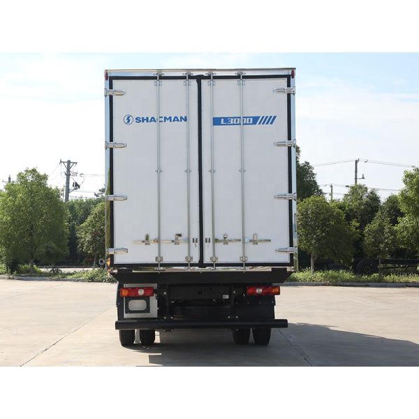Shacman L3000 Diesel Fuel Reefer Cargo Van Manual Transmission Refrigerator Truck