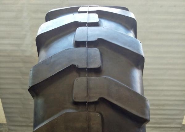 Industrial Off Road Truck Tires 15.5-25 16PR Well Self Cleaning For Road Graders
