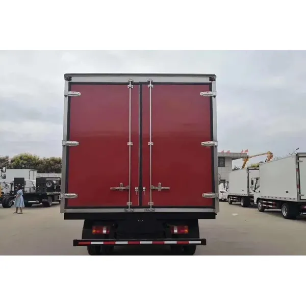 Sinotruck HOWO 4X2 5-10t Freezer Cooling Refrigerator/Refrigerated Truck