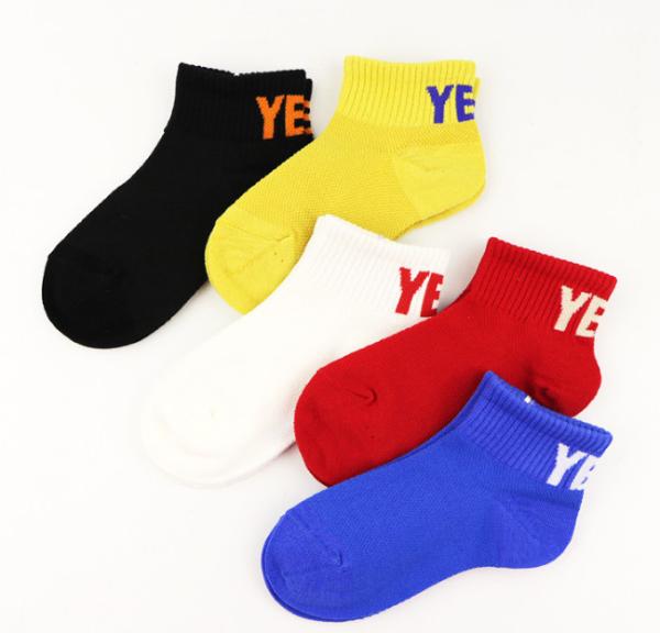 Popular Hosiery Kids Colorful Socks / Anti Bacterium Cool Kids Socks Customized Size