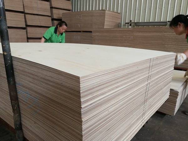 Фильм PVC Wallboard белый декоративное зерно ширины 1260mm до 1330mm деревянное
