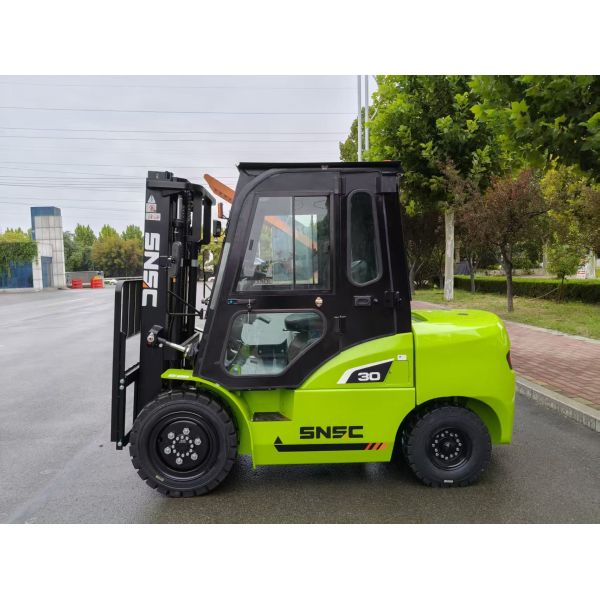 Heavy Duty 3 Ton Diesel Forklift With Strong Engine Performance