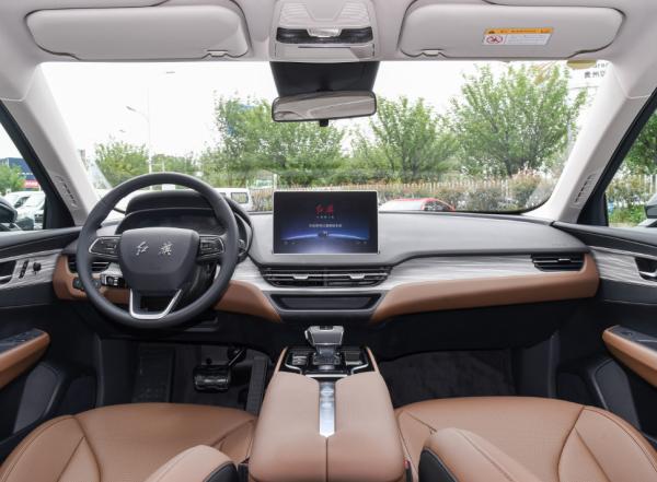 Hongqi Electric EV Car 140Kw 5 lugares Carro elétrico Velo dianteiro Tração preta