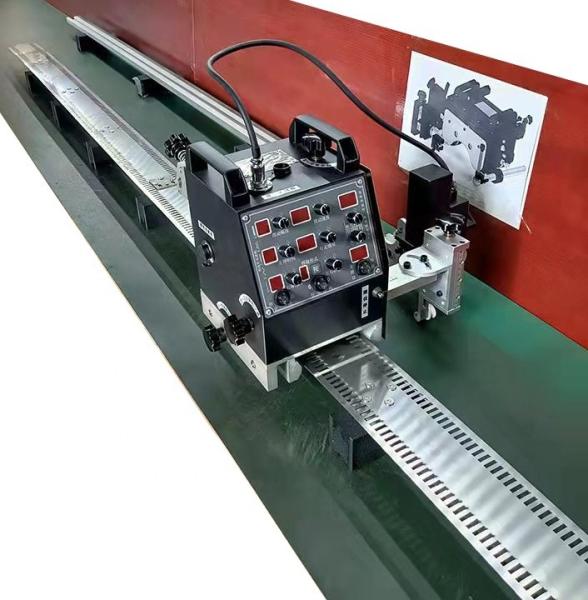 Máquina de soldadura de circunferência e costura vertical de 3500w de capacidade nominal para construção de tanques de óleo