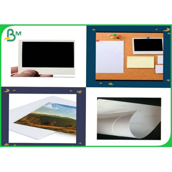 Белые высокие лоснистые крен и лист бумаги искусства/бумаги фото древесины