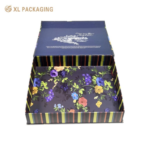 Premium 1200gsm magnetic closure gift box with matte lamination & PVC cardpaper insert for elegant gifting packaging.