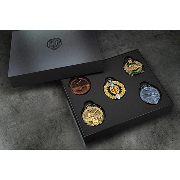 Старинный золотой медаль на тематику животных