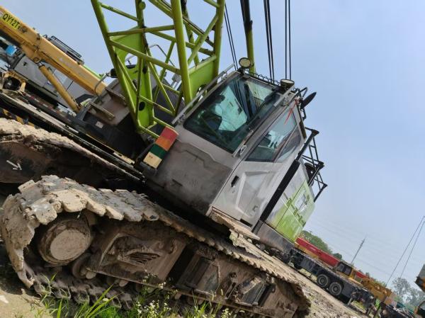 Grue sur chenilles ZCC850V 85T à bas prix, hauteur de levage maximale de 83 m, couleur jaune