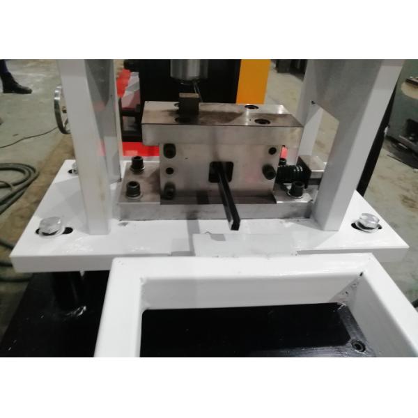 rollo de acero inoxidable del carril de 0.6m m U que forma la máquina con no cortar de la parada