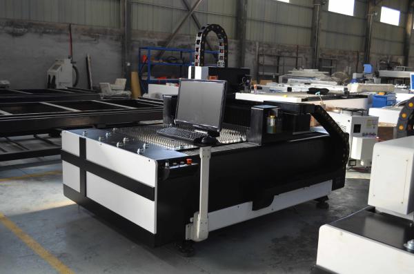 Small Size Fiber Laser Cutting Equipment Steel / Carbon Steel / Copper Cutting Usage