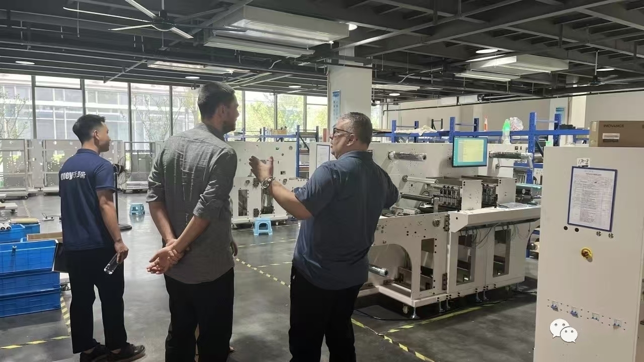 Digital Roll To Sheet Laser Die Cutter with Max 27m/min Cutting Speed and Max 330mm Label Width