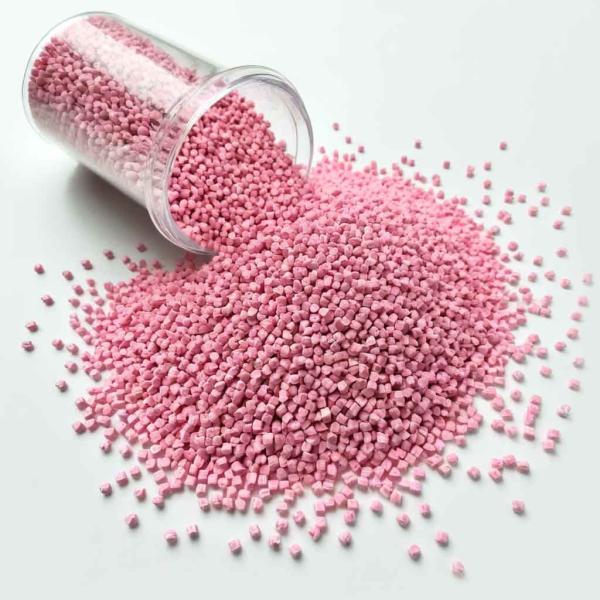 L'agent mousseux de couleur rose en polypropylène est utilisé pour la résistance à la migration des tuyaux en PU PE.