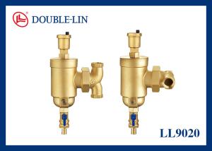 A linha conecta a válvula de respiradouro e a válvula de dreno do deaerator
