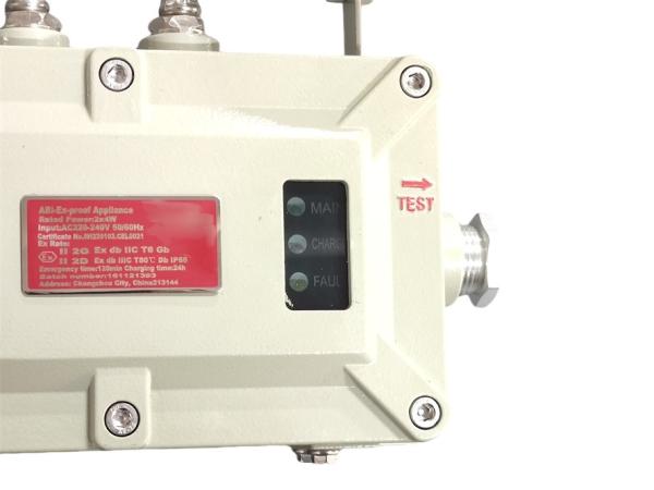 Lumière d'urgence résistante à l'explosion montée au mur et au plafond certifiée ATEX/IECEx pour les sites pétroliers, gaziers, chimiques et miniers