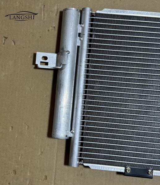 Peças sobressalentes para automóveis Sistema de arrefecimento do motor 2.5 V6 Condensador de ar condicionado para ROEWE 750