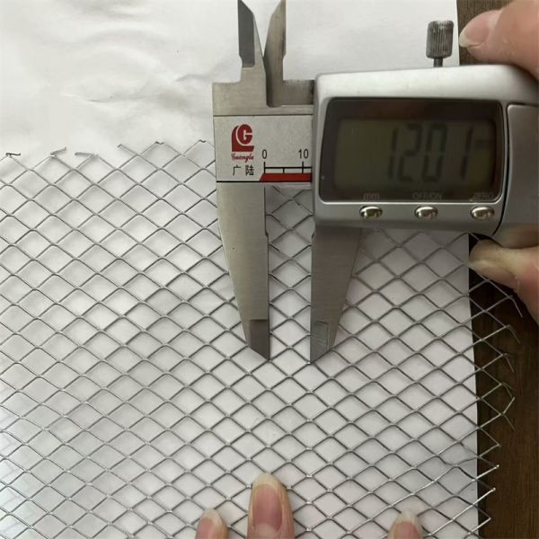 High Quality Diamond Hole Flattened and Raised Aluminum Expanded Metal Sheet 1MM 2MM Thickness Carbon Steel Expanded Metal Mesh