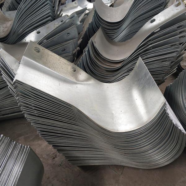 Q235 Q345 Customizado Hot Dip Galvanizado Ferro Rodoviário Guardrail Round End à venda