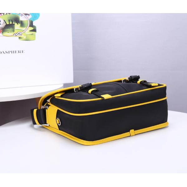 Men 26cm Luxury Cross Body Bag , Adjustable Strap Leather Message Bag