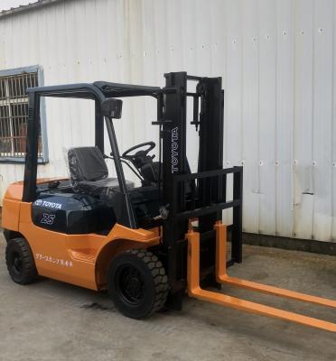Le chariot élévateur Toyota de 2,5 tonnes à deux étages 3000 mm Hauteur de levage 3 m Hauteur de levage