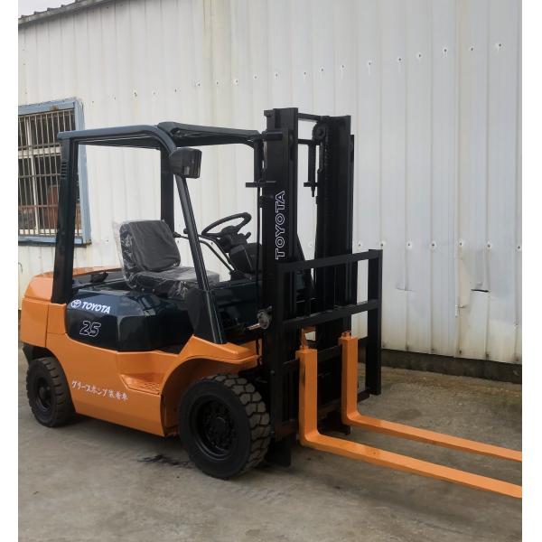 Diésel 2.5 toneladas Toyota carretilla elevadora de dos etapas 3000 mm Alturas de elevación 3m Alturas de elevación