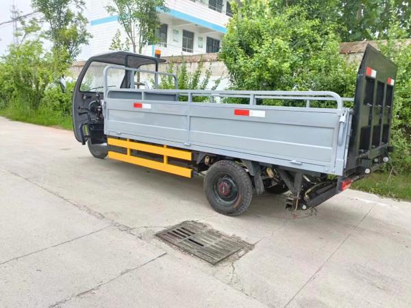 Pure Electric Sanitation Tricycle 800kg Payload Six Barrel Tailboard Tricycle