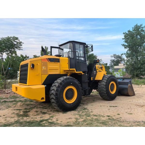 Used Chinese brand loader 5 tons in excellent condition load capacity rated power 162 kW for construction