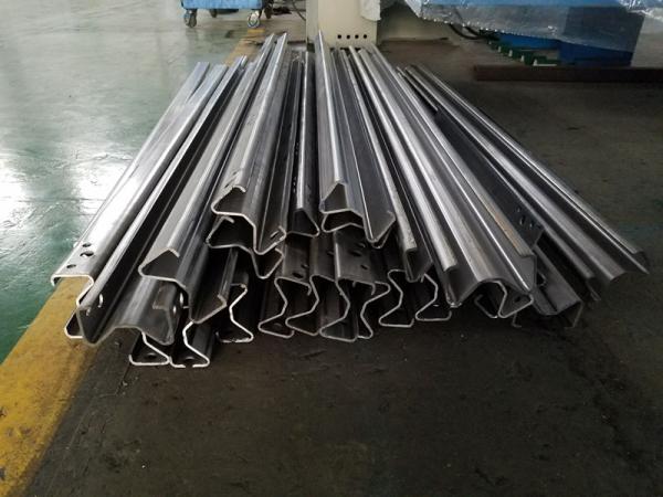 Rolo do Purlin de M que forma a caixa de engrenagens da máquina que conduz com estrutura da coluna do guia
