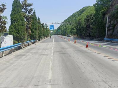 A alta velocidade da carga 40T do eixo pesa em dano de estrada pequeno do movimento