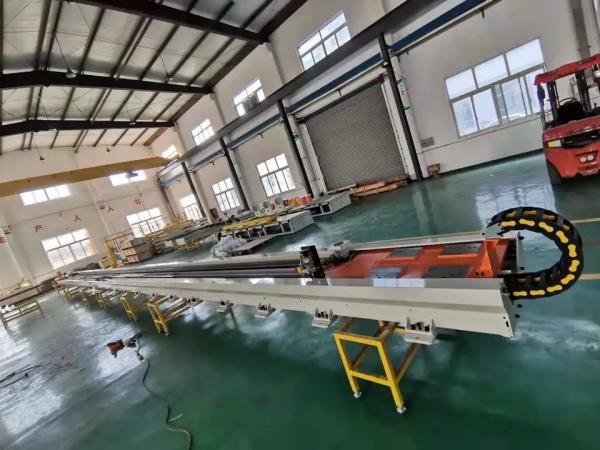Linha central do braço KR210 R2700 6 do robô industrial de KUKA com a trilha linear do robô de CNGBS para a linha do trabalho da automatização