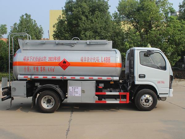 Dongfeng Dolica Flammable Liquid Tank Truck Carrier 4.6 Cubic Meter 4X2