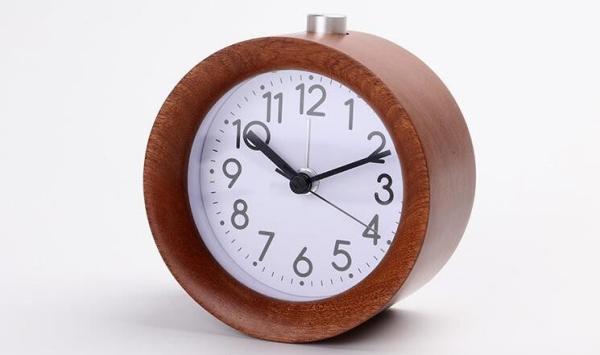 Small Round Wooden Alarm Clock , Analog Snooze Night Light Wooden Desk Clock