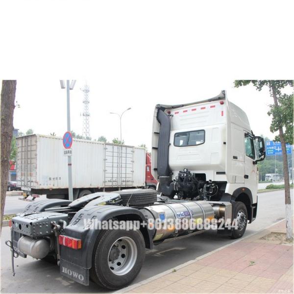 Sinotruk HOWO 4*2  LNG Tractor   Drawing Head  Drawbar Train