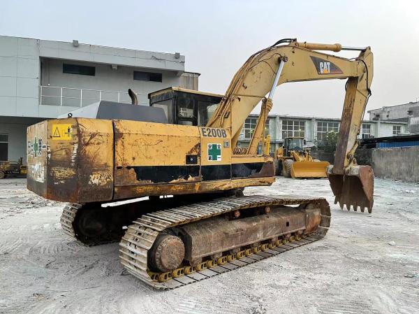 Motor Modelo CATERPILLAR 3116 18800KG Em bom estado CAT E200B de segunda mão Com 88kw de potência
