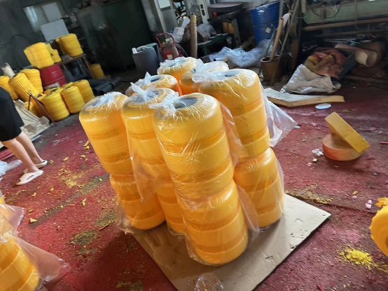 Traffic Safety Eva Buckets Rolling Anti Crash Guardrail Road Roller Barrier