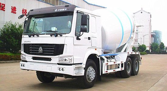 Sinotruk Howo Concrete Mixing Transport Truck , Cement Mixture Truck