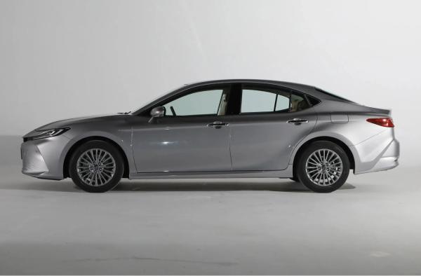 5 Seater Japanese Fuel Vehicle 2023 Toyota Camry Sedan Gasoline Car